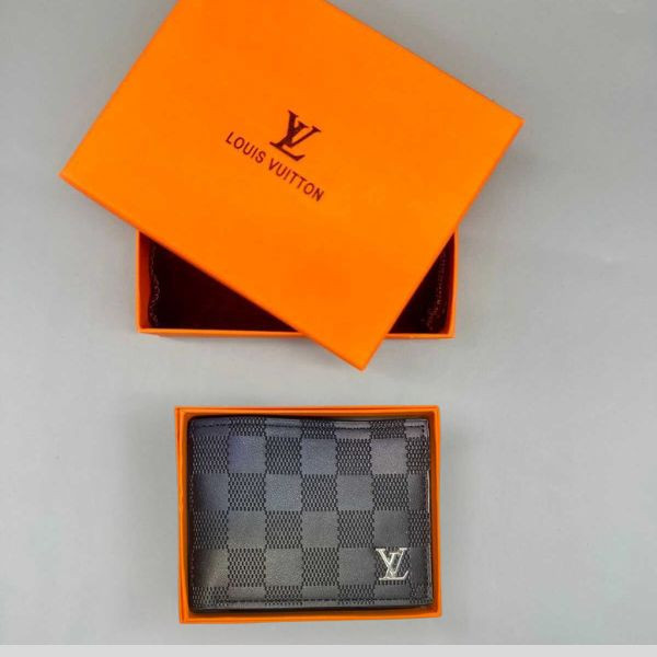 A Louis Vuitton Wallet Made from Premium-Grade Leather from Global Luxury Brands / Available in Black
